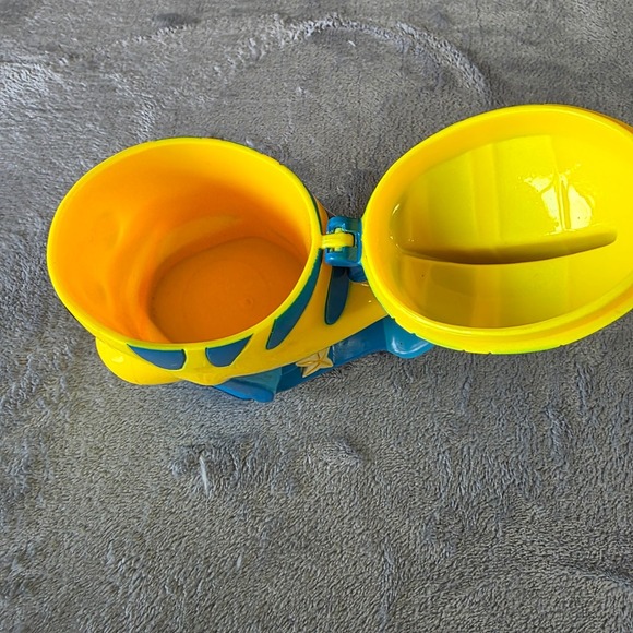 Flounder Fish The Little Mermaid Disney On Ice Souvenir Cup Flip Lid Description - Picture 4 of 4